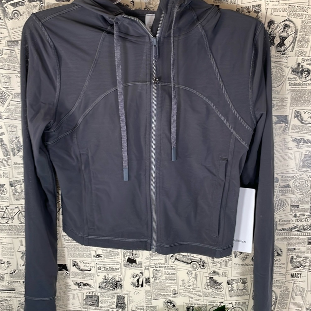 [ NWT ] Size 6 Graphite Grey Lululemon define jacket mesh cropped hooded